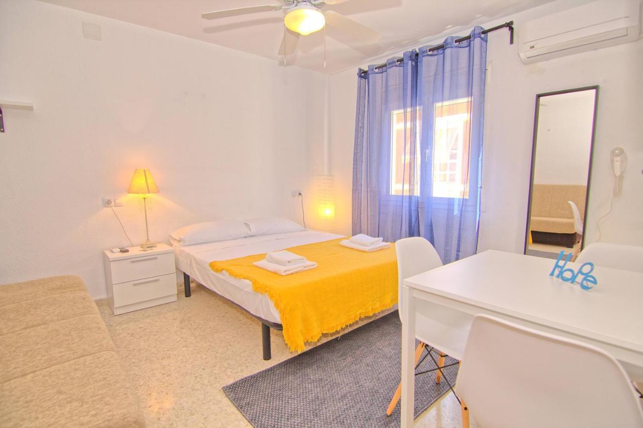 Low Cost Rooms Malaga River Exterior photo