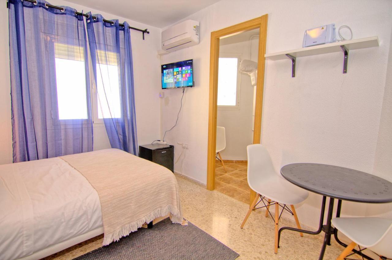 Low Cost Rooms Malaga River Exterior photo